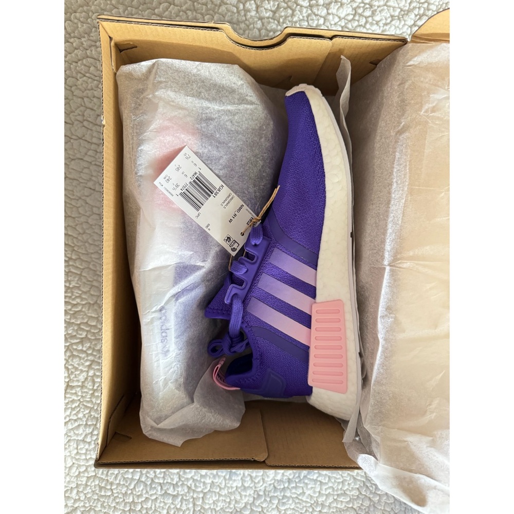 Women’s Adidas NMD_R1 Shoes - Picture 3 of 7